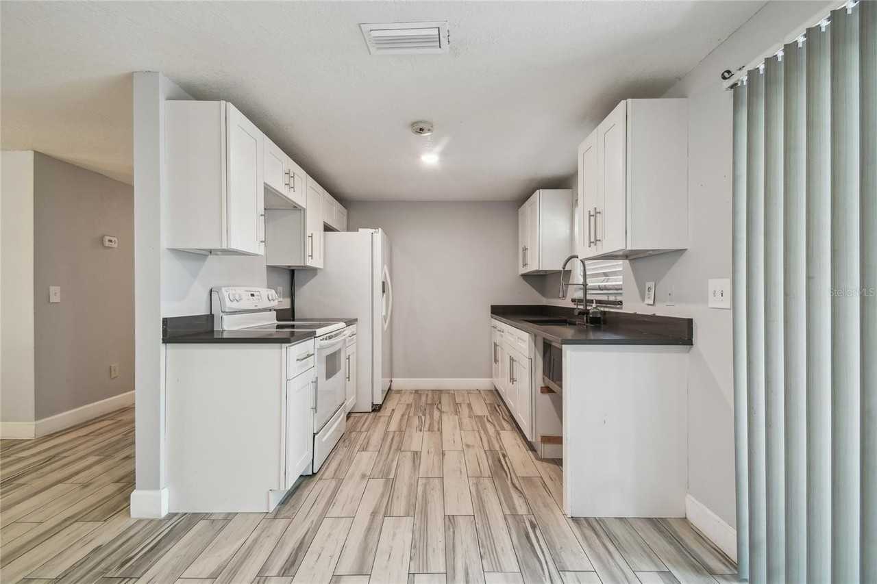 3679 Sugarcreek Dr - Photo 4 of 39