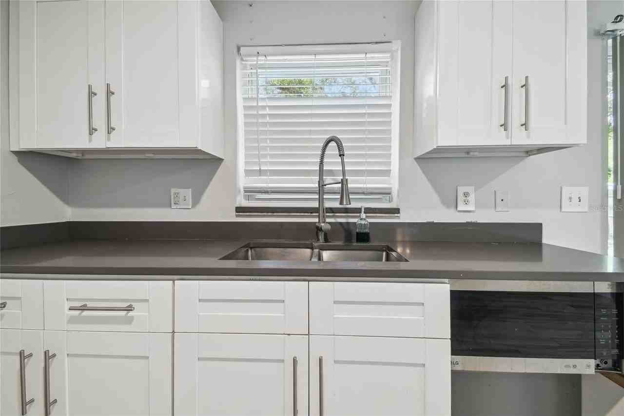 3679 Sugarcreek Dr - Photo 5 of 39