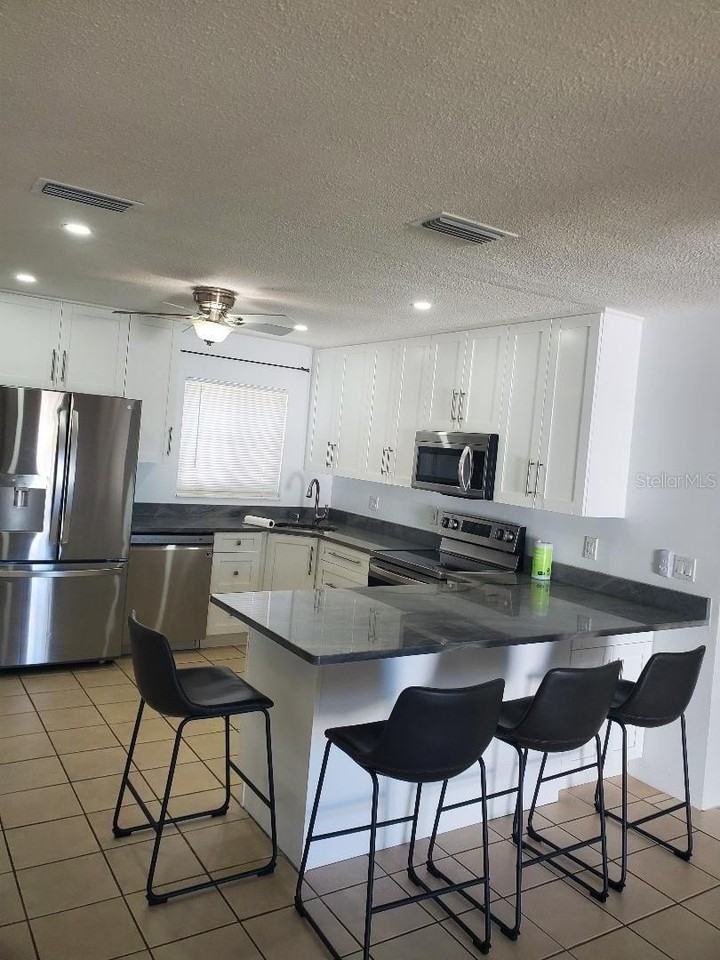 1020 70th St N - Photo 6 of 50