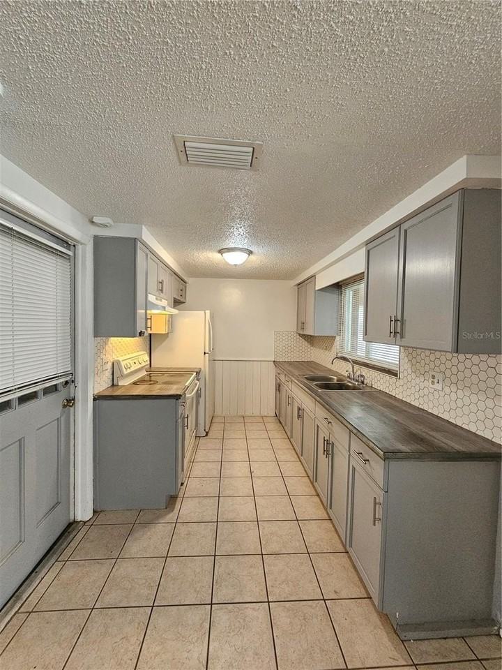 15812 Sea Pines Dr - Photo 6 of 20