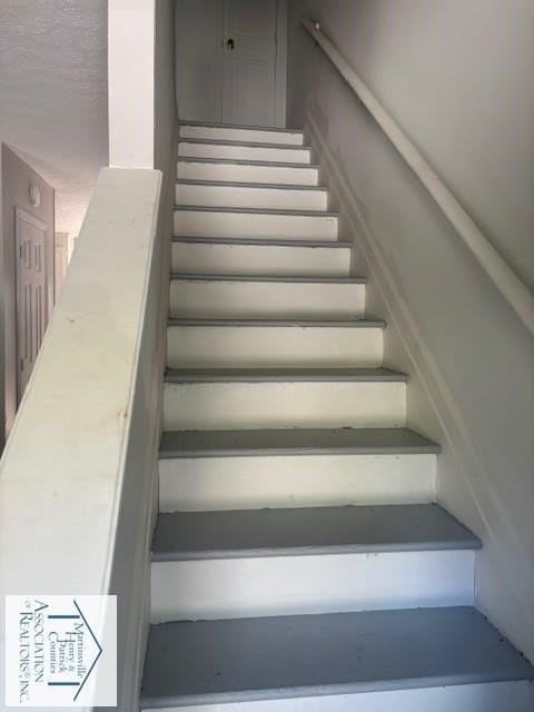 918 Blankenship Rd - Photo 5 of 24