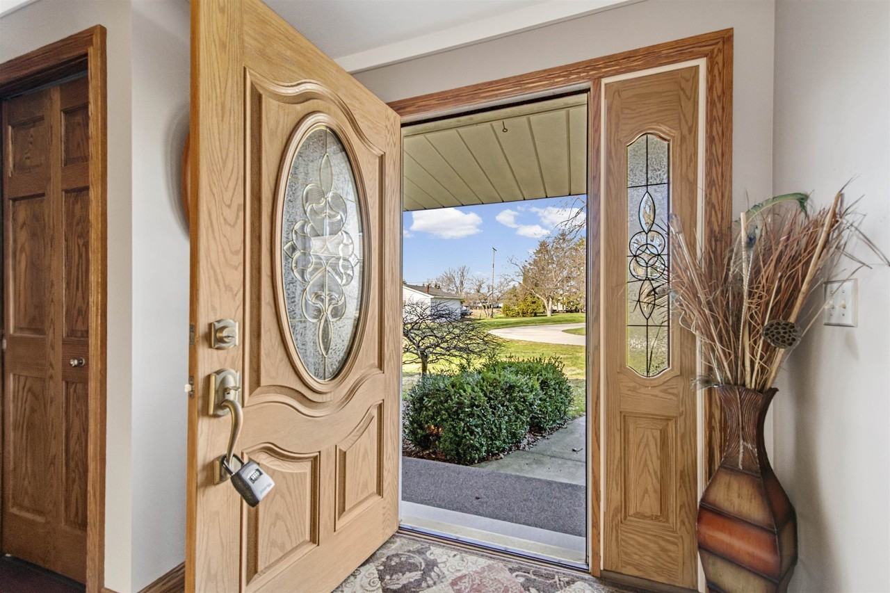 4583 Chamberlain St - Photo 4 of 38