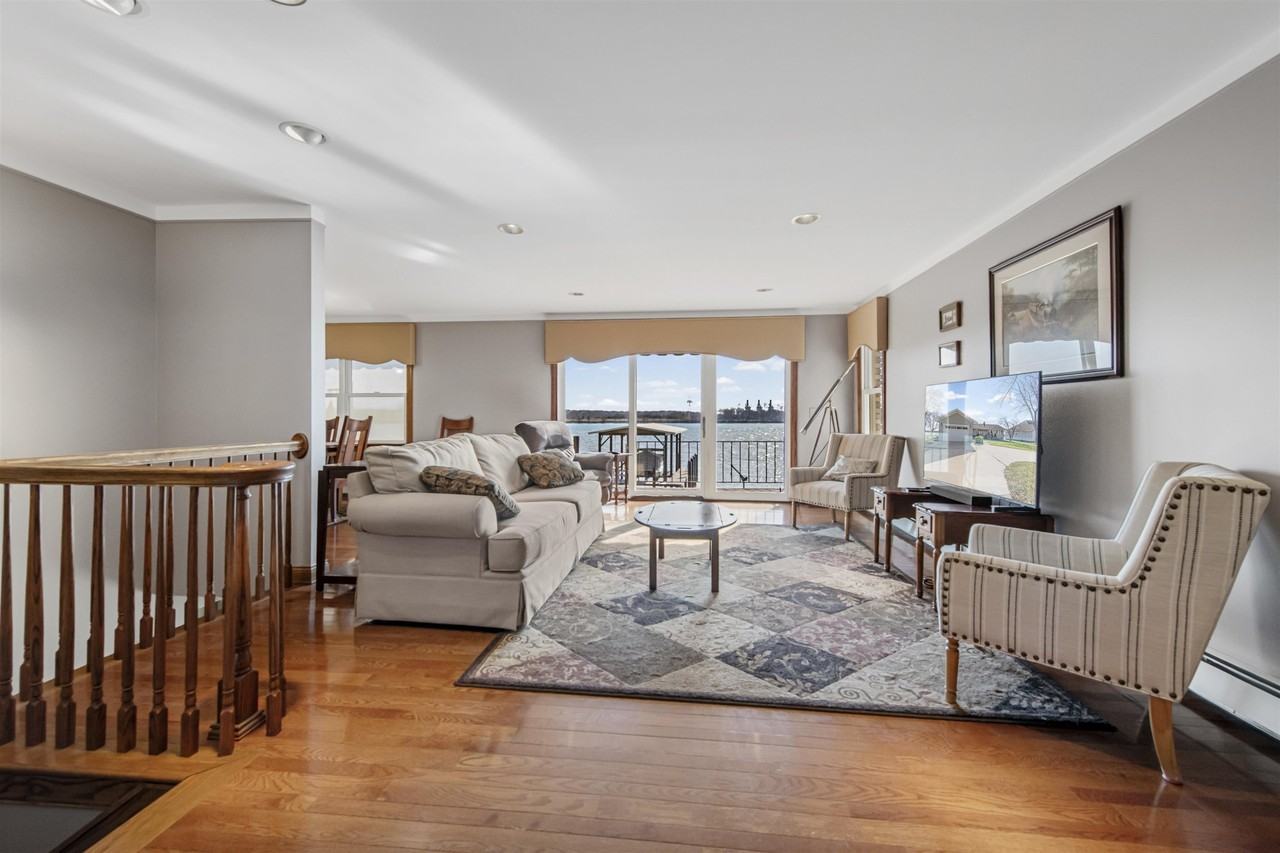 4583 Chamberlain St - Photo 6 of 38