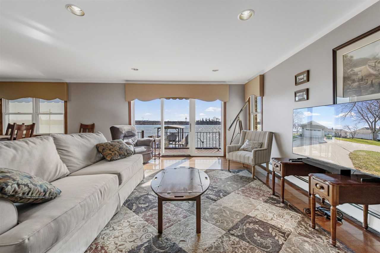 4583 Chamberlain St - Photo 7 of 38