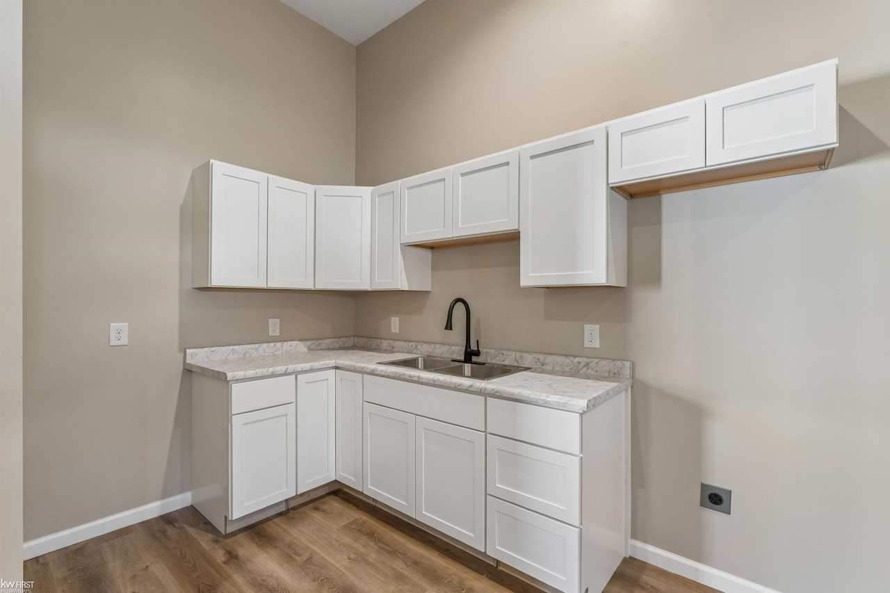 12003 N Saginaw St - Photo 3 of 8