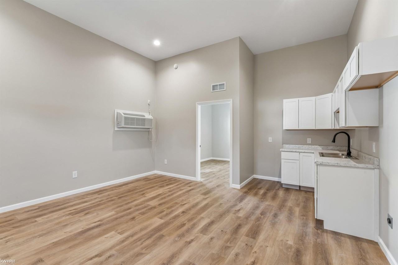 12003 N Saginaw St - Photo 4 of 8