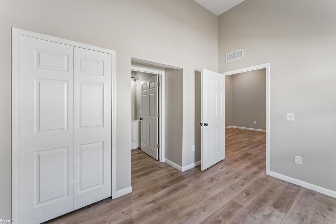 12003 N Saginaw St - Photo 5 of 8