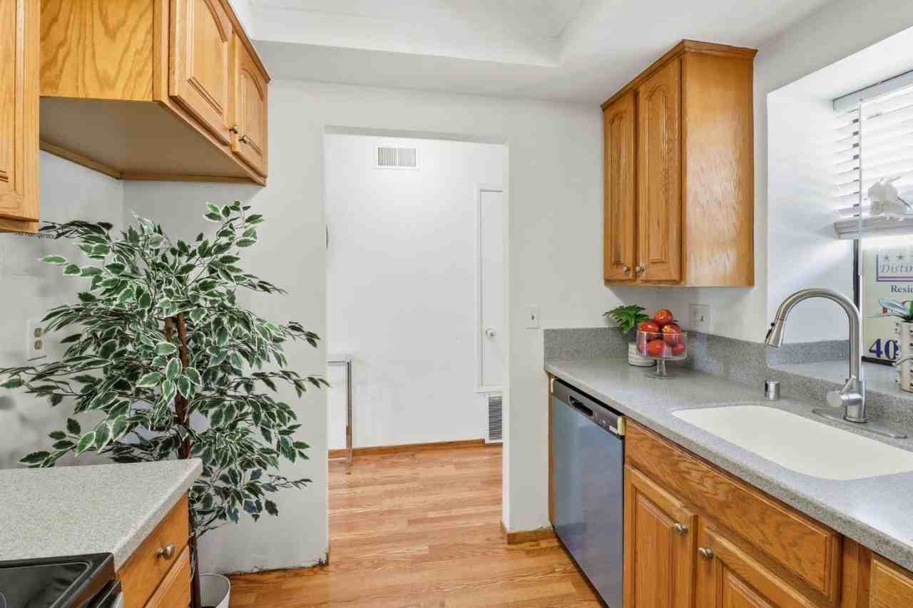 3241 Shadow Park Pl - Photo 5 of 15