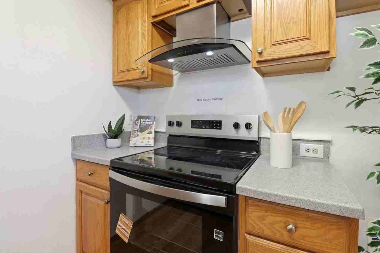 3241 Shadow Park Pl - Photo 6 of 15