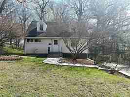 featured image of 8 Ridge St