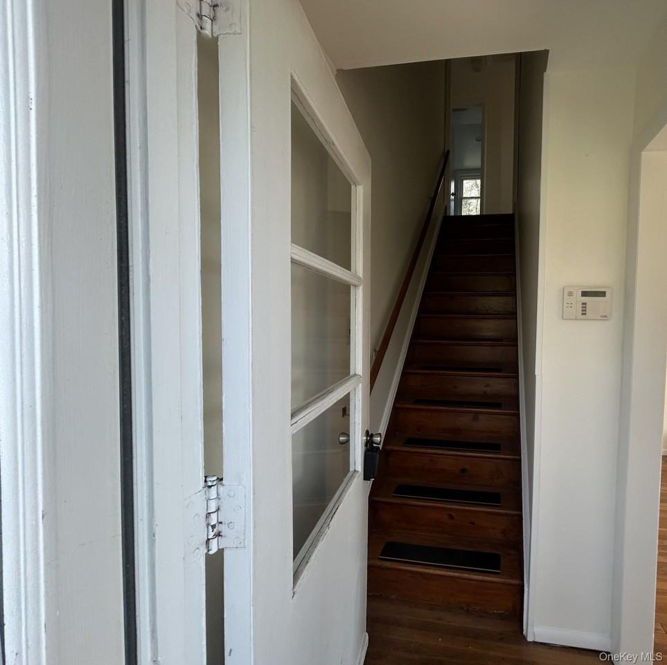 8 Ridge St - Photo 4 of 40