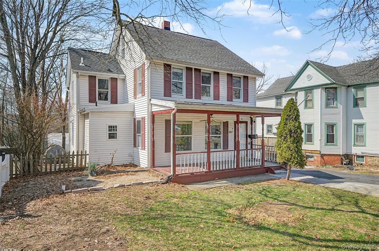 241 N Main St - Photo 3 of 27