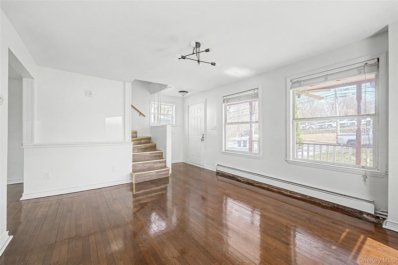 241 N Main St - Photo 5 of 27