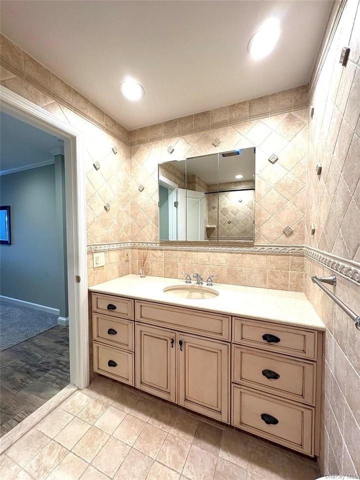 253 Dune Rd #49 - Photo 6 of 17