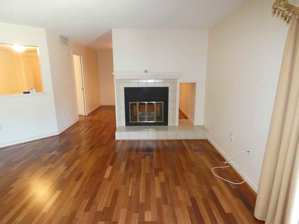 380 Place Ln Unit 380 - Photo 4 of 26