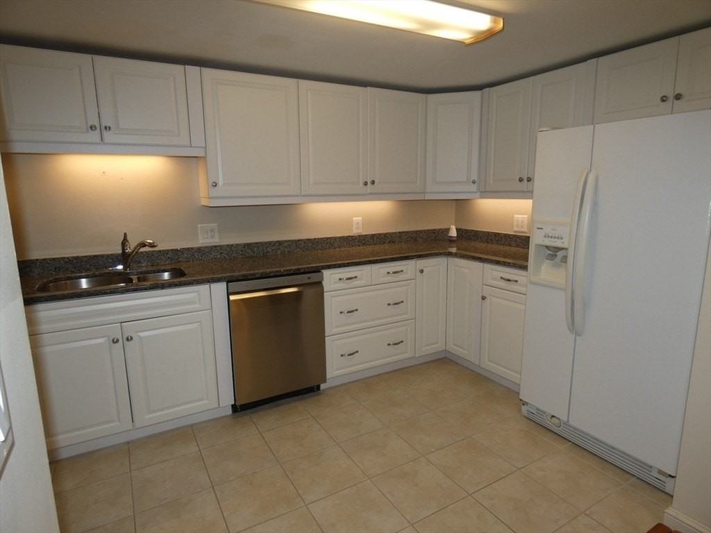 380 Place Ln Unit 380 - Photo 7 of 26