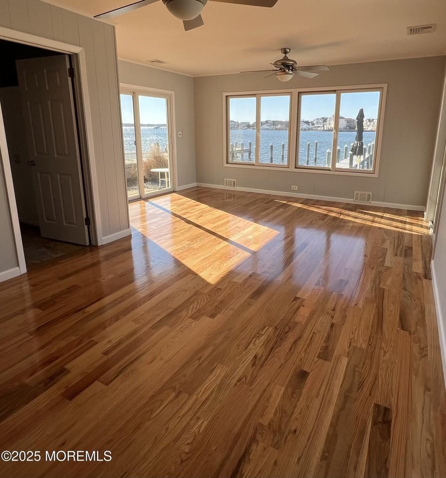 517 Bayview Dr - Photo 7 of 25