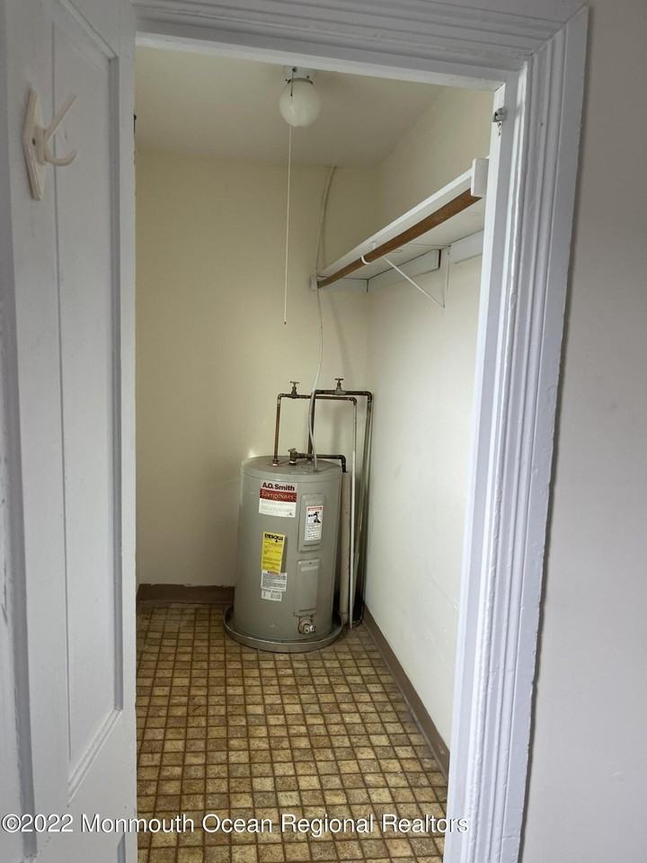 43 Webb Ave Apt E - Photo 6 of 9