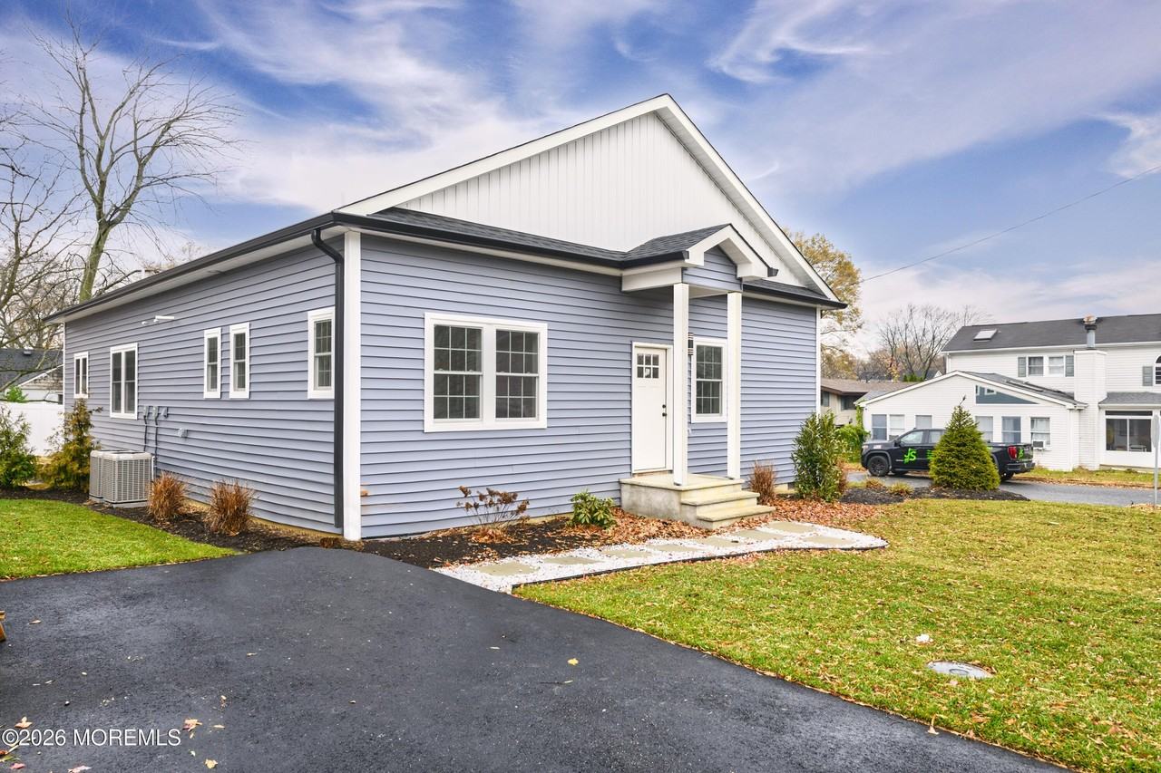 243 Virginia Ave - Photo 2 of 19