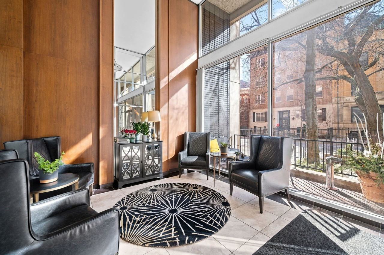 30 E Division St Apt 14c - Photo 3 of 16