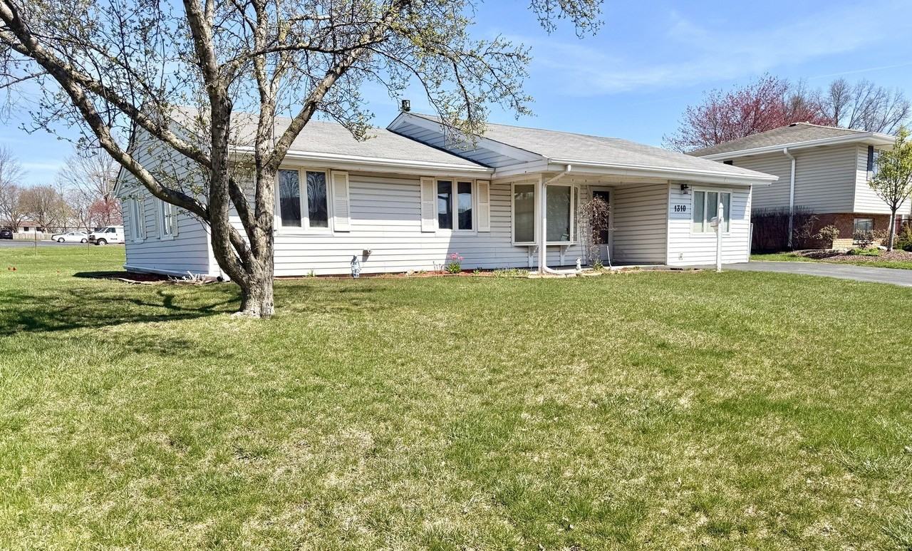 1310 Somerset Ln - Photo 2 of 24