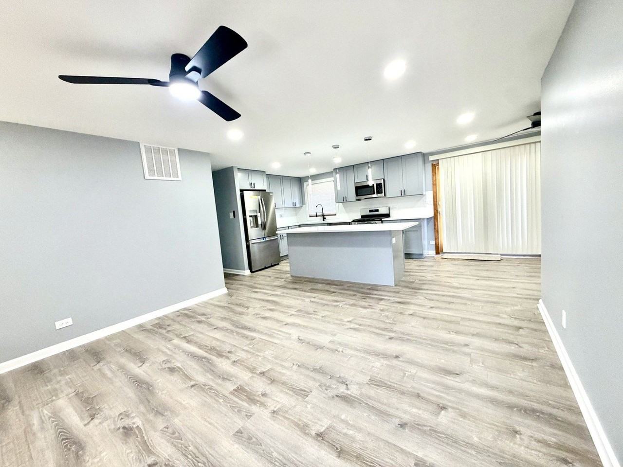 1310 Somerset Ln - Photo 4 of 24