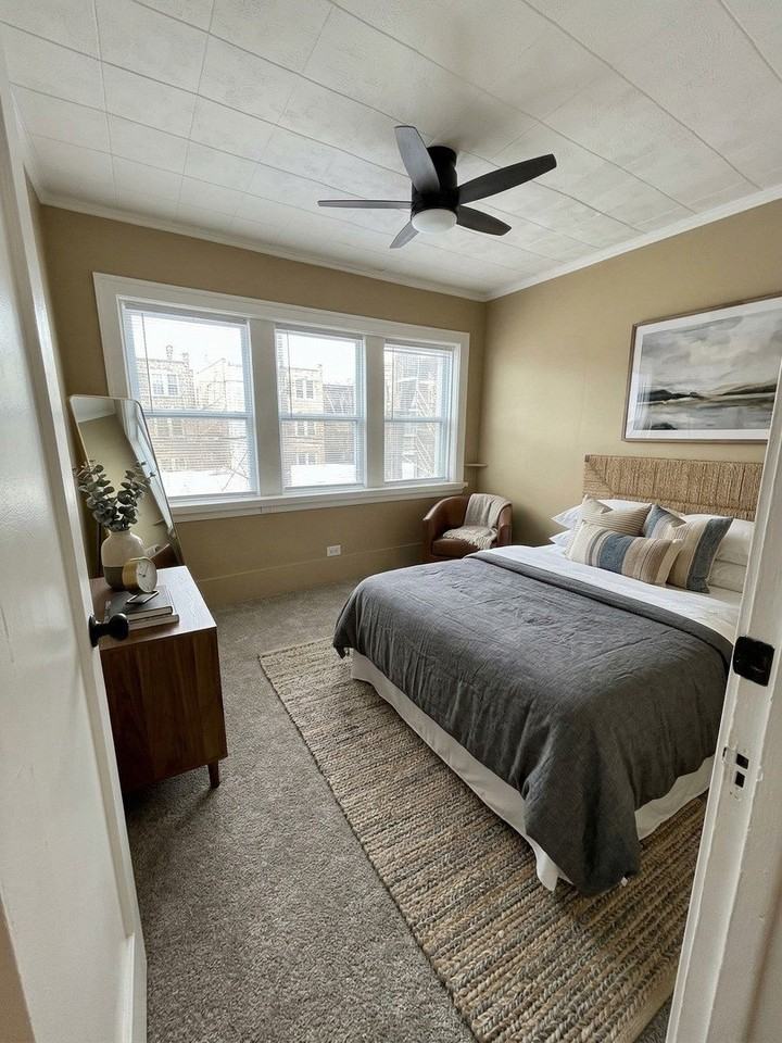 6246 N Oakley Ave Apt 2 - Photo 7 of 9