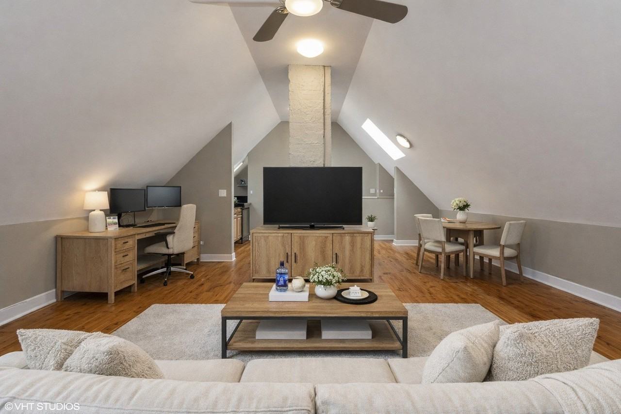 2308 N Southport Ave Apt 3 - Photo 6 of 14