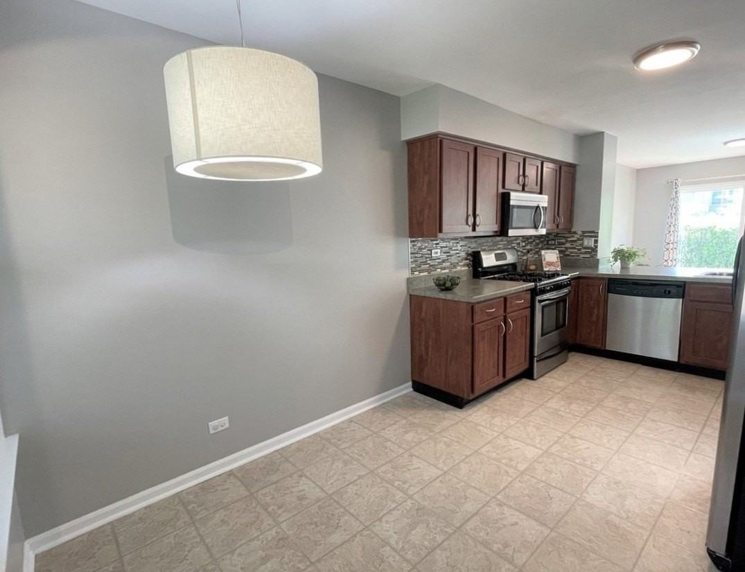 868 Brompton Ct - Photo 4 of 28