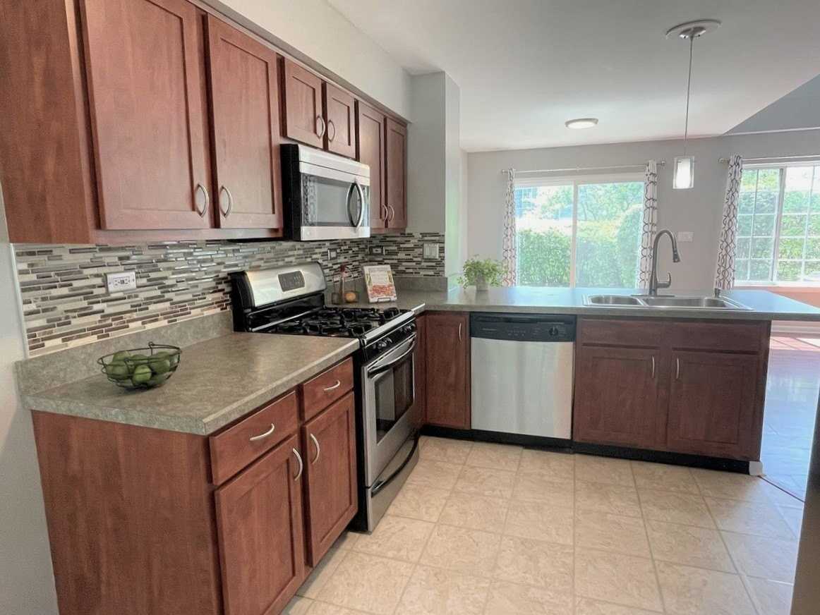 868 Brompton Ct - Photo 5 of 28