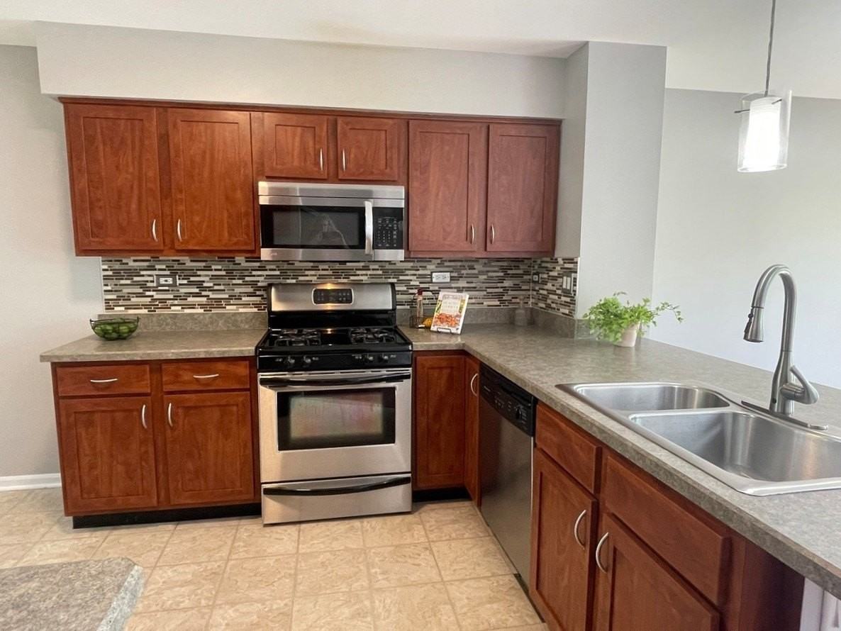 868 Brompton Ct - Photo 6 of 28