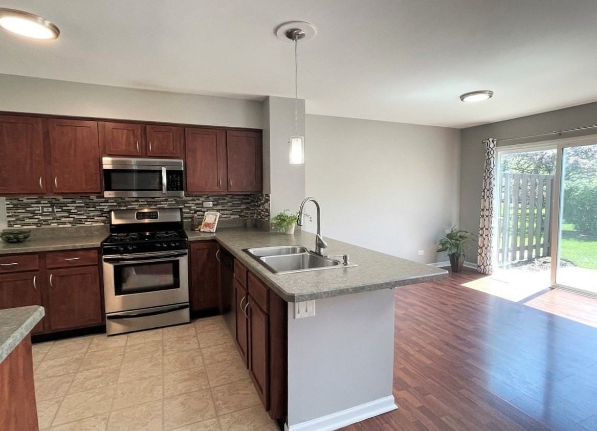 868 Brompton Ct - Photo 7 of 28