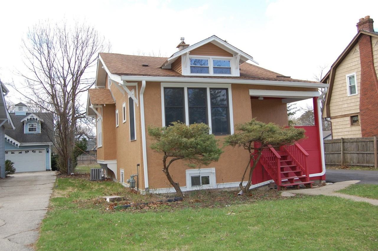 430 S Monterey Ave - Photo 2 of 19