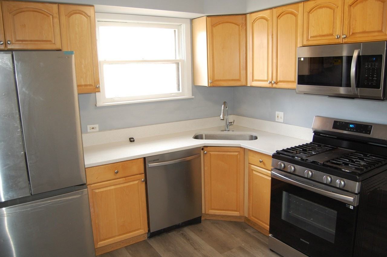 430 S Monterey Ave - Photo 6 of 19