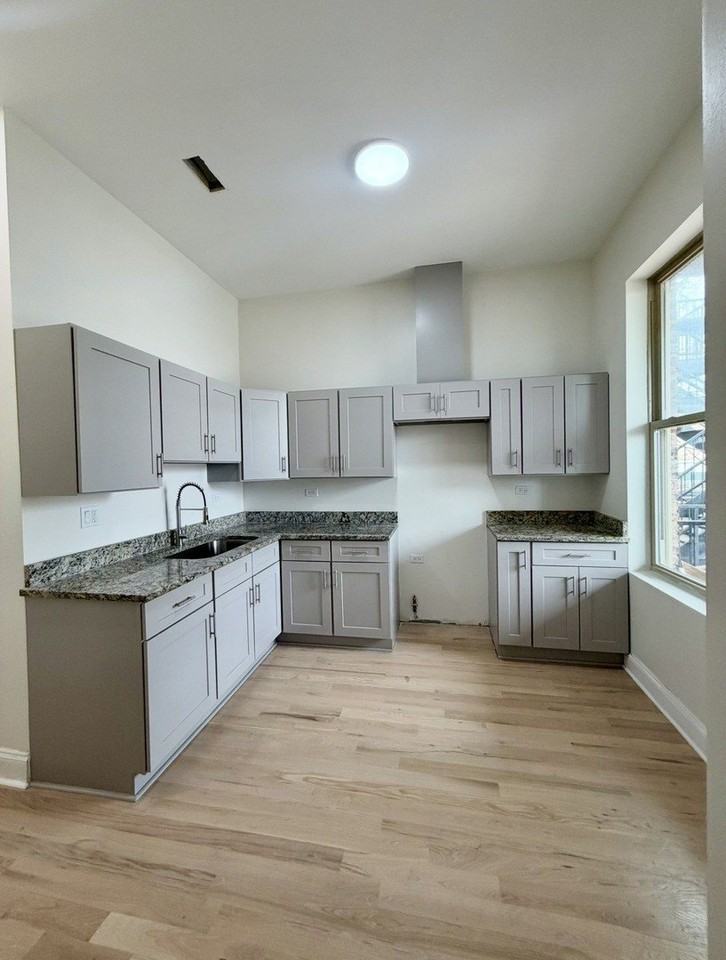 2638 W Adams St Unit 1 - Photo 6 of 14