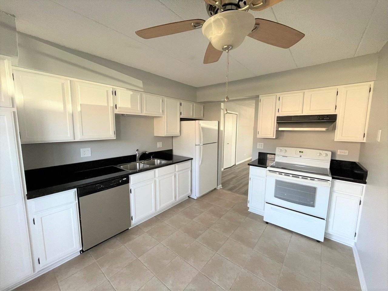 1504 W Jefferson Ave #D - Photo 7 of 11