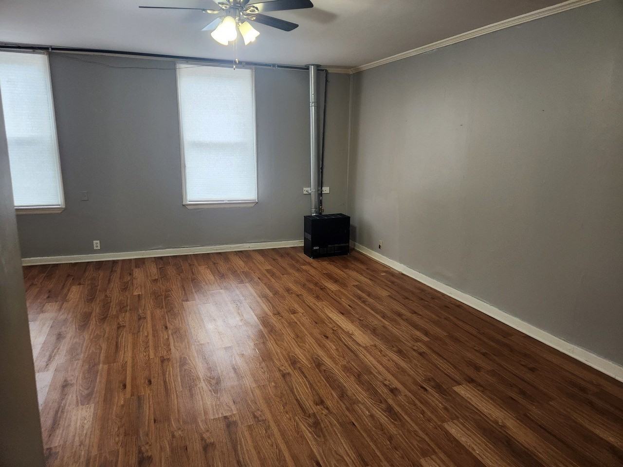 8 E Railroad St Apt 3 - Photo 2 of 6