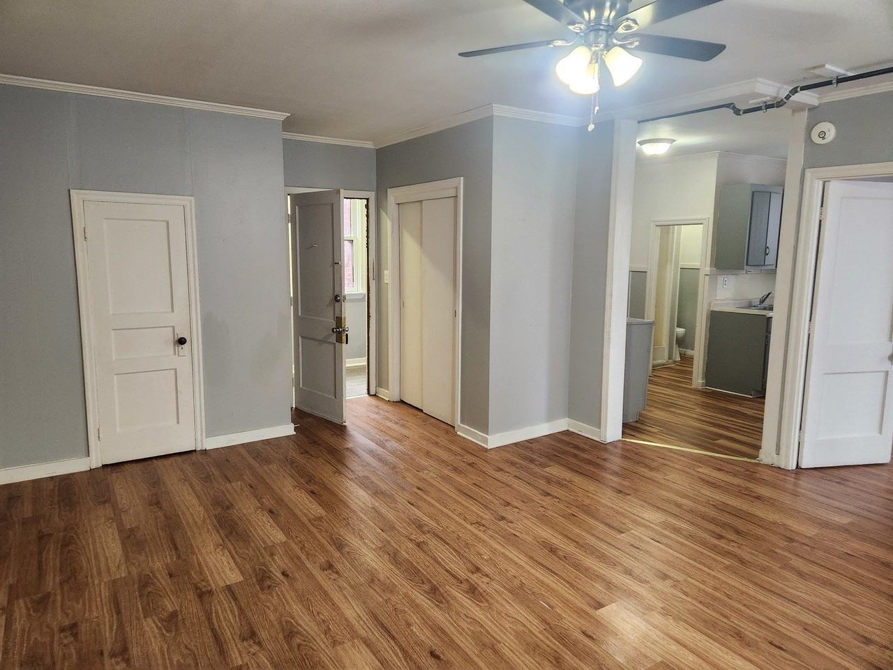 8 E Railroad St Apt 3 - Photo 3 of 6