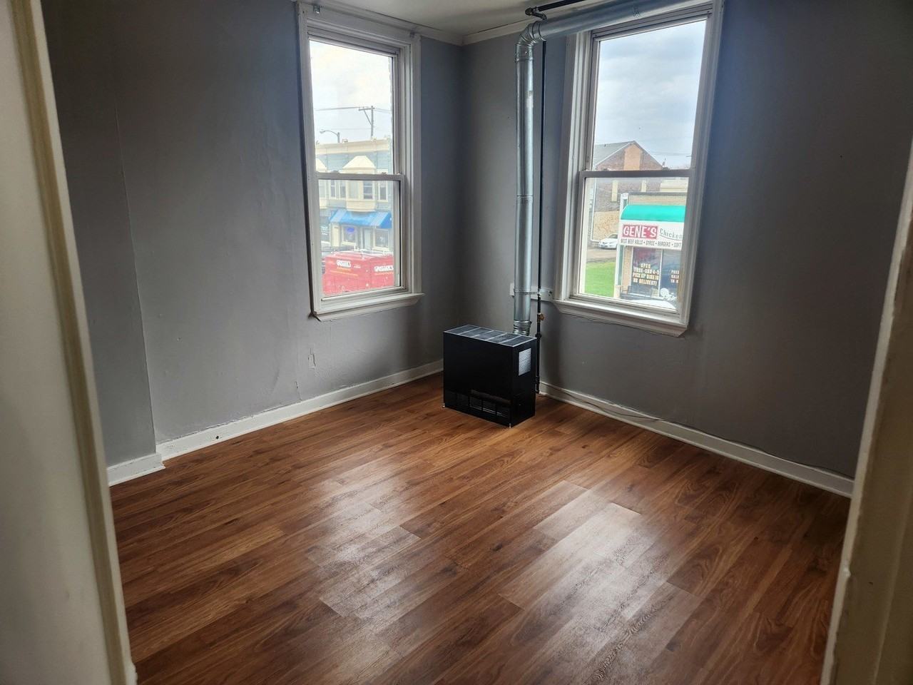 8 E Railroad St Apt 3 - Photo 4 of 6