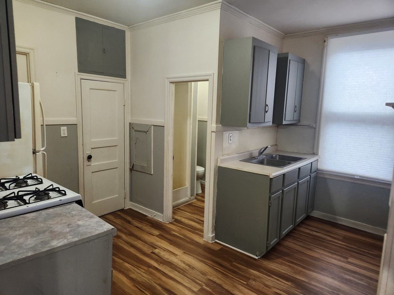 8 E Railroad St Apt 3 - Photo 5 of 6