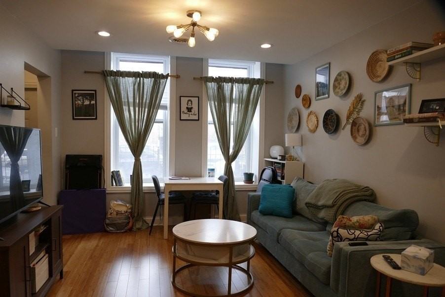 834 N Mozart St Apt 1f - Photo 2 of 11