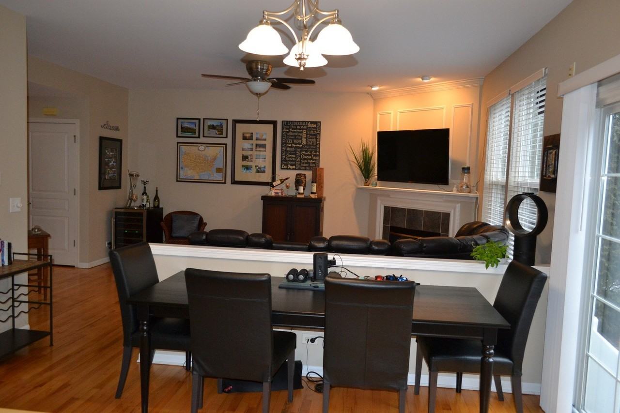 2990 Peachtree Cir - Photo 4 of 33