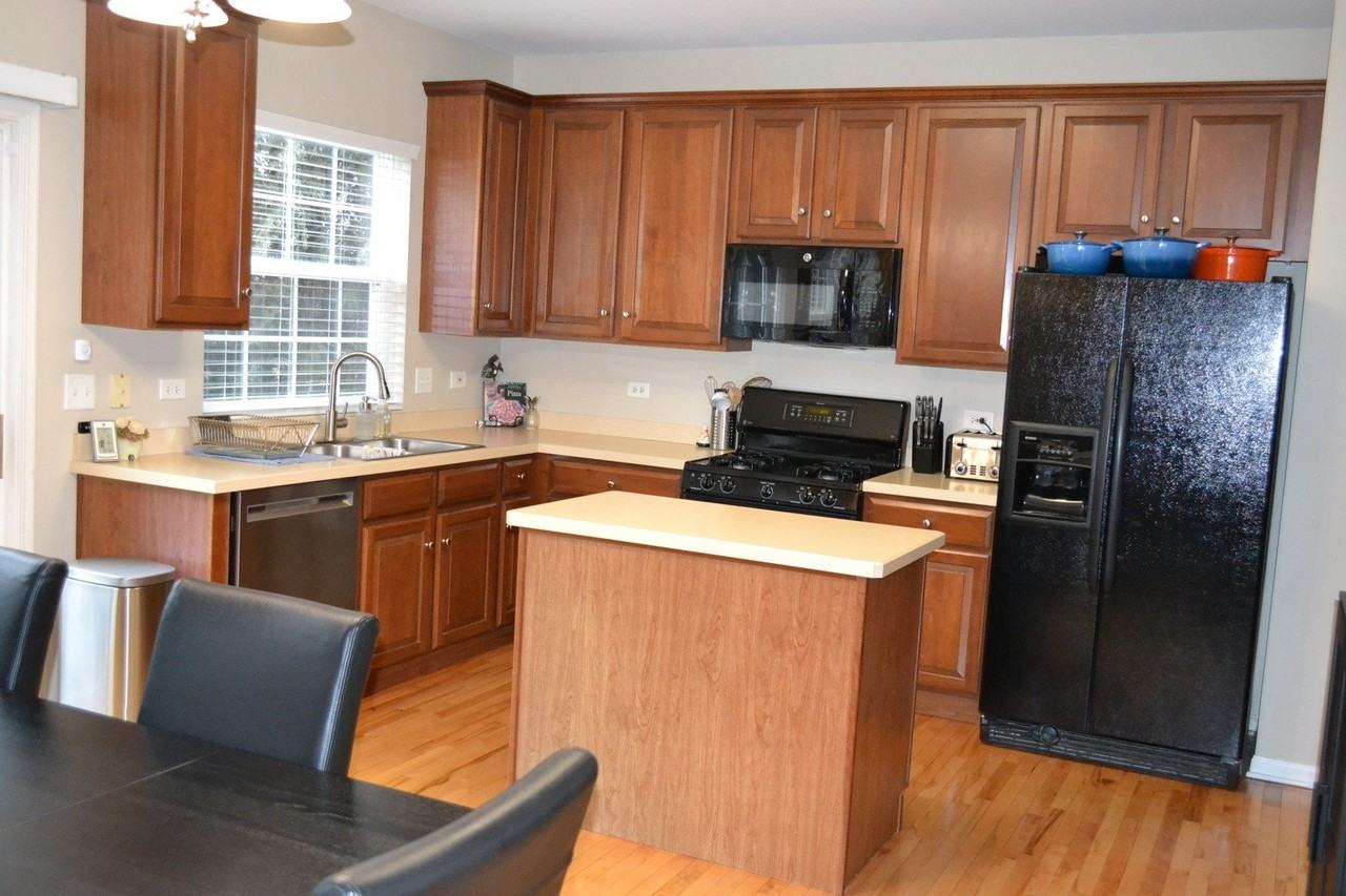 2990 Peachtree Cir - Photo 6 of 33