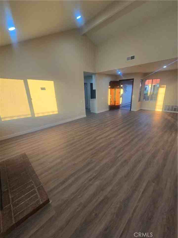 19637 Vista Hermosa Dr - Photo 3 of 32