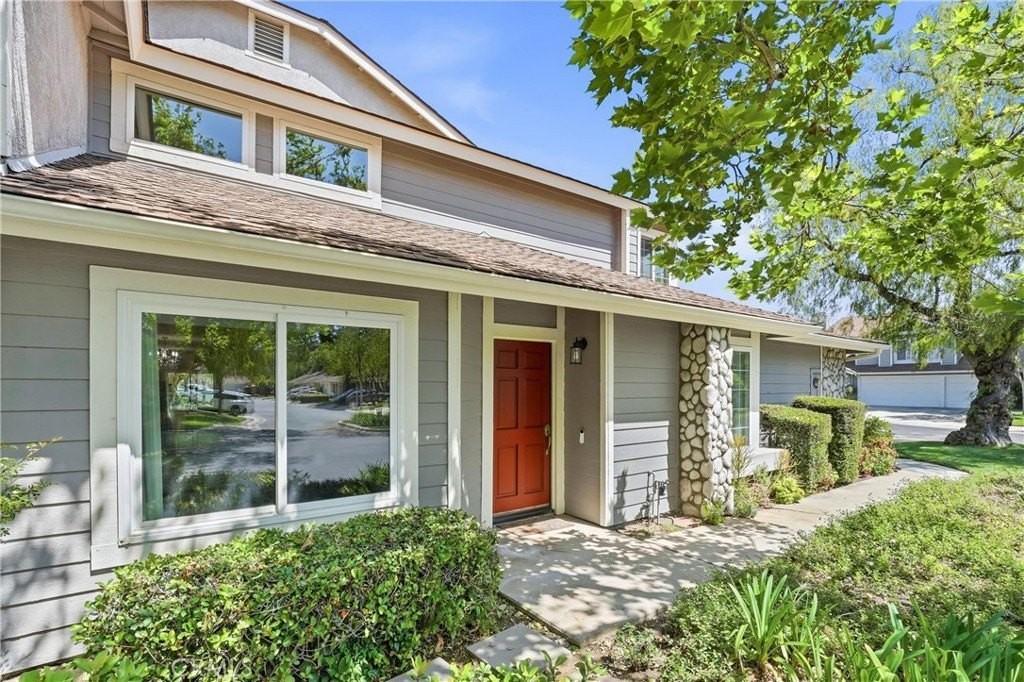 977 Auburn Rd - Photo 3 of 42