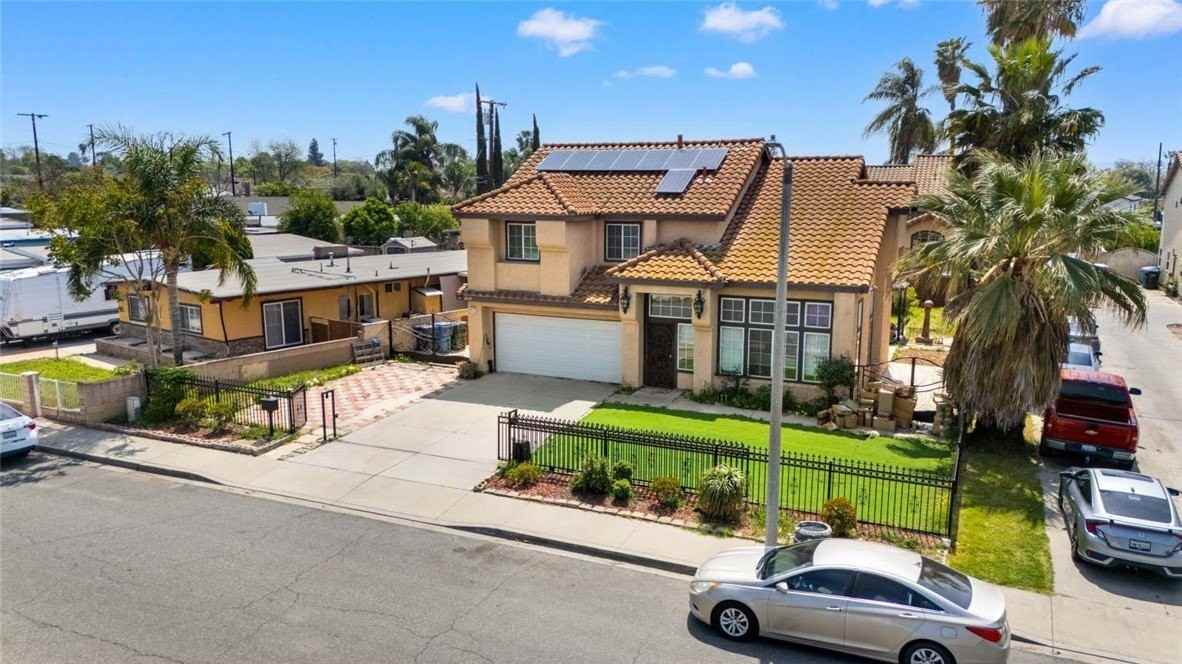 1010 W Wilson St - Photo 2 of 25