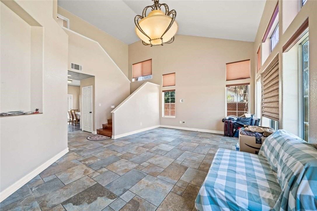 1010 W Wilson St - Photo 4 of 25