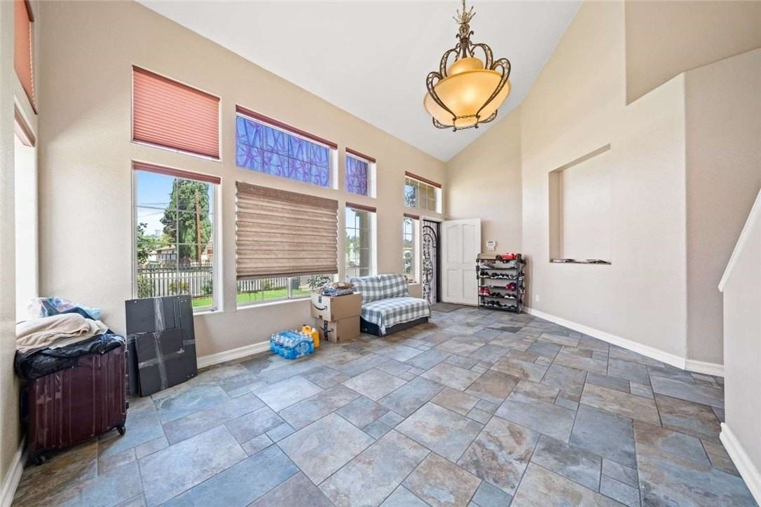 1010 W Wilson St - Photo 5 of 25