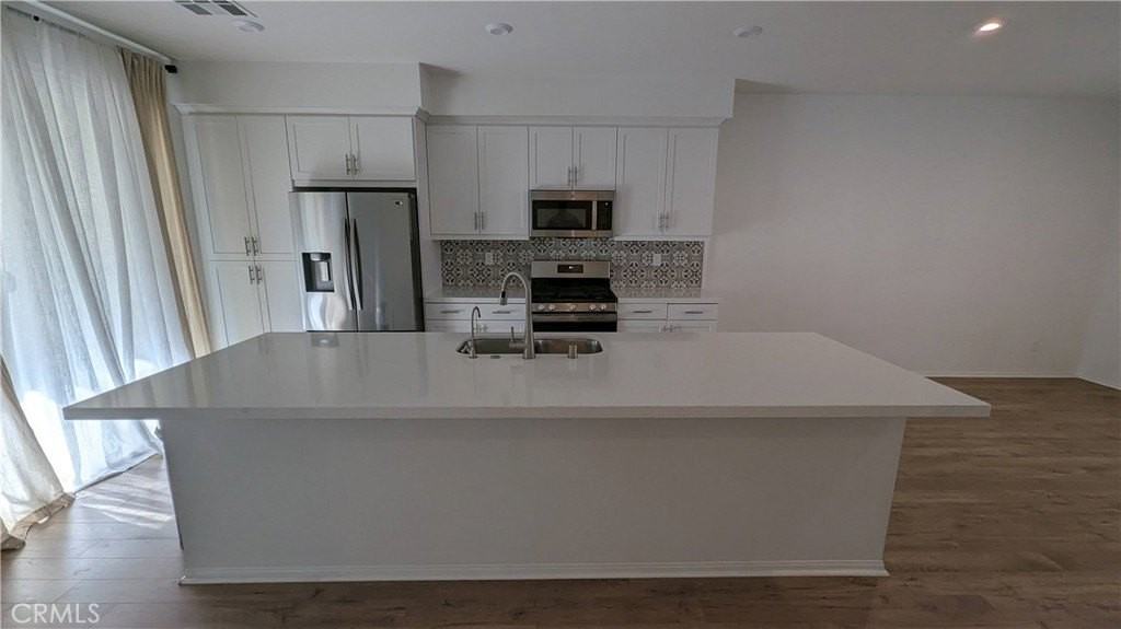 8150 Spirit St - Photo 4 of 36