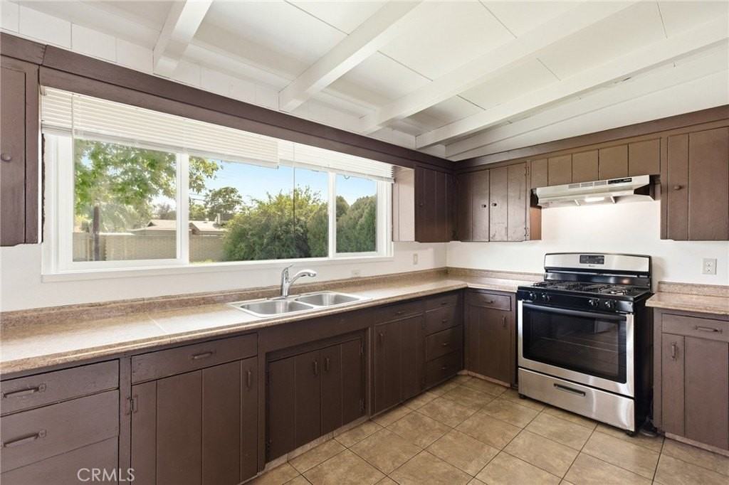 40861 Whittier Ave - Photo 5 of 38